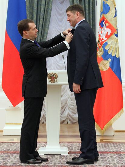 Dmitry Medvedev hands out state awards