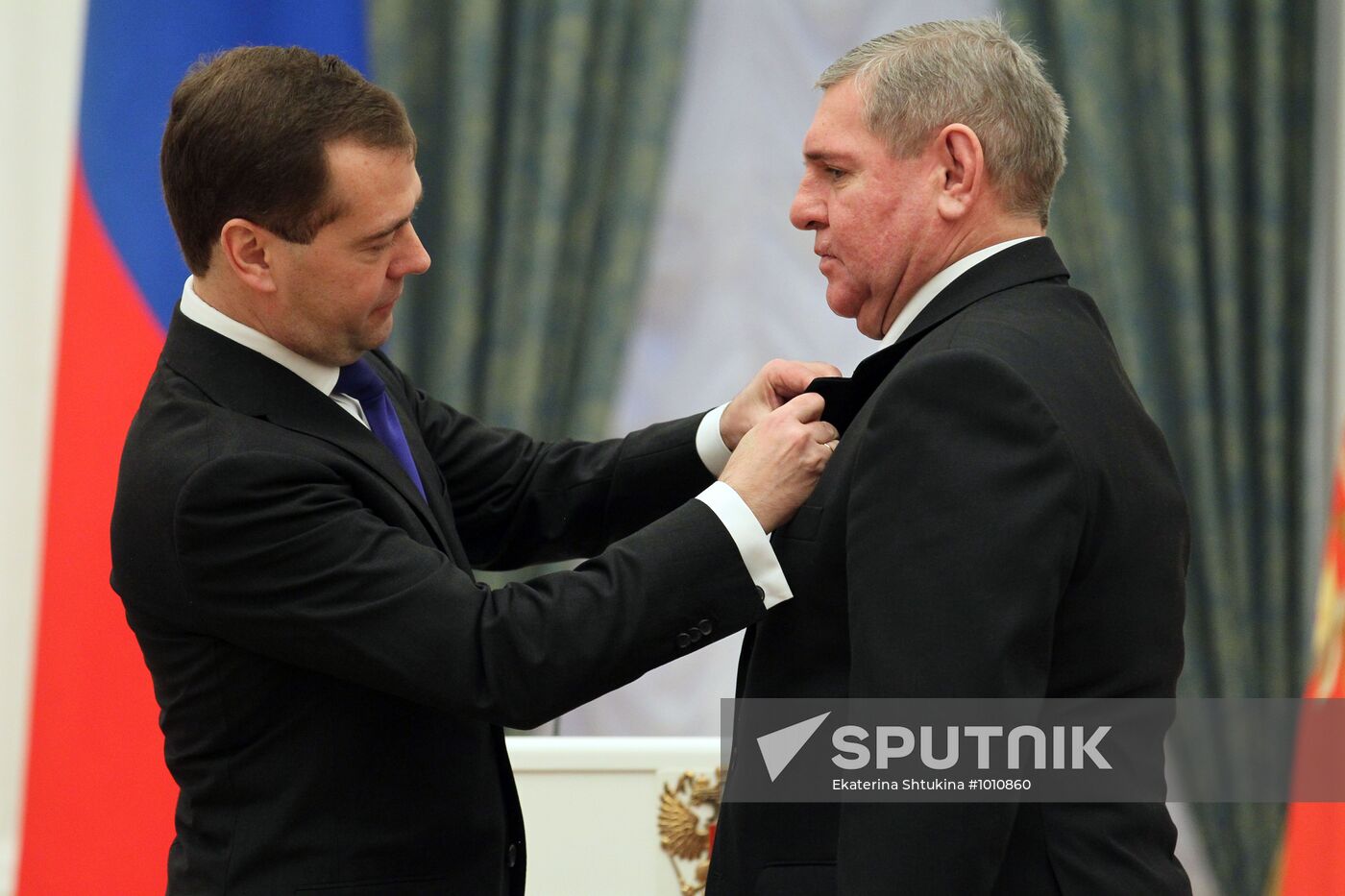 Dmitry Medvedev hands out state awards