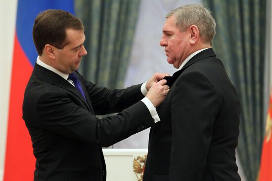 Dmitry Medvedev hands out state awards