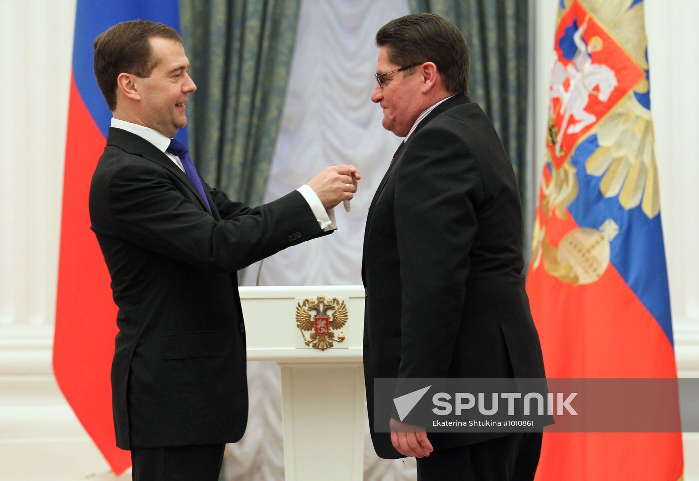 Dmitry Medvedev hands out state awards