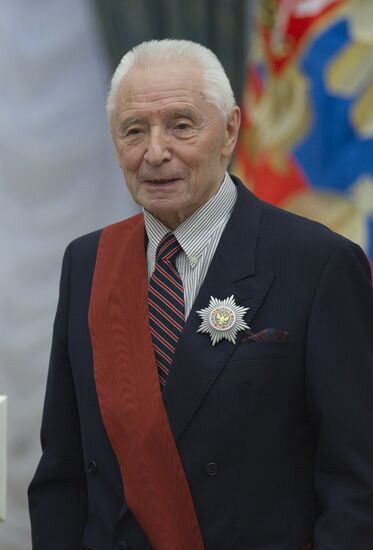 Dmitry Medvedev hands out awards in Kremlin