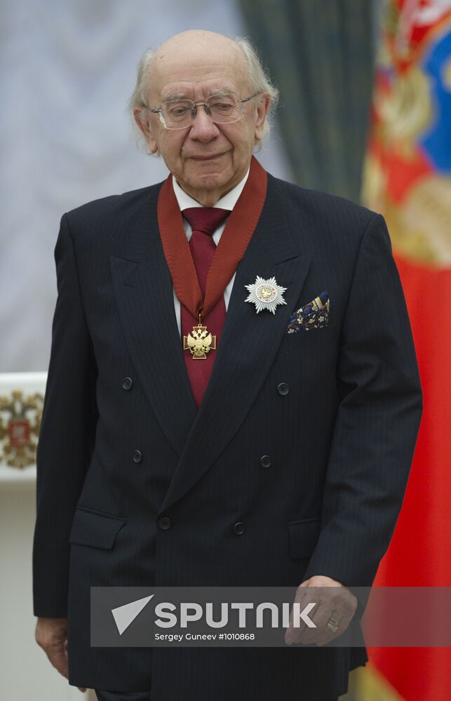 Dmitry Medvedev hands out awards in Kremlin