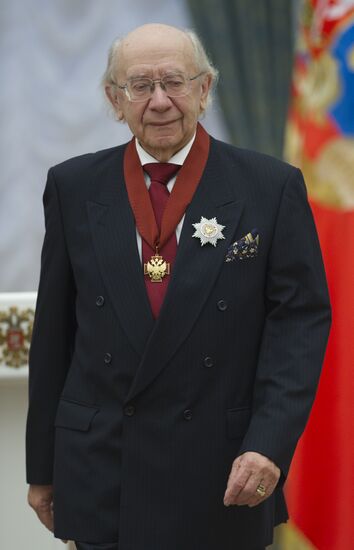 Dmitry Medvedev hands out awards in Kremlin