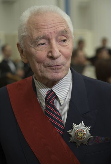 Dmitry Medvedev hands out awards in Kremlin