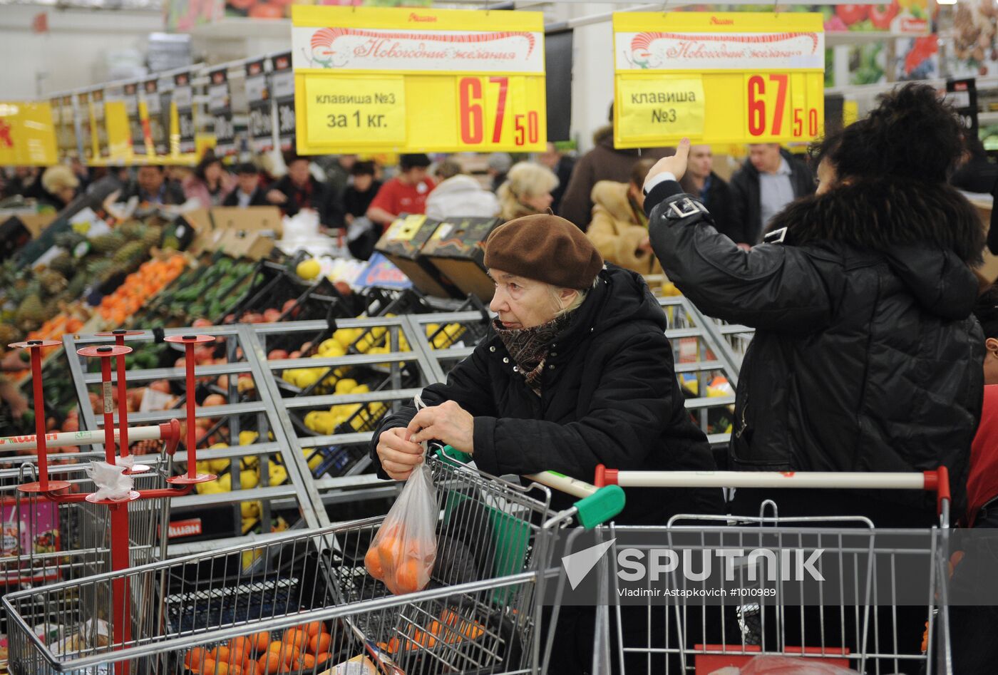 Moscow supermarkets during holiday season