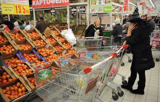 Moscow supermarkets during holiday season