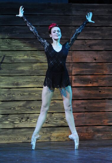 Ballerina Ulyana Lopatkina in "New Year's Ball" in Moscow