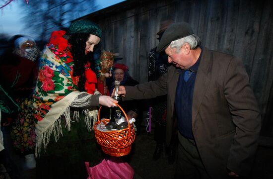 Christmas carols at Belarusian village of Lobcha