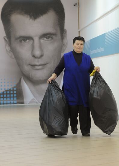 Presidential candidatel Prokhorov's community liaison off