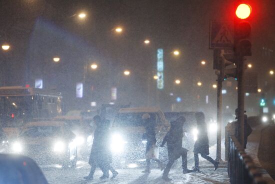 St. Petersburg hit by snowstorm