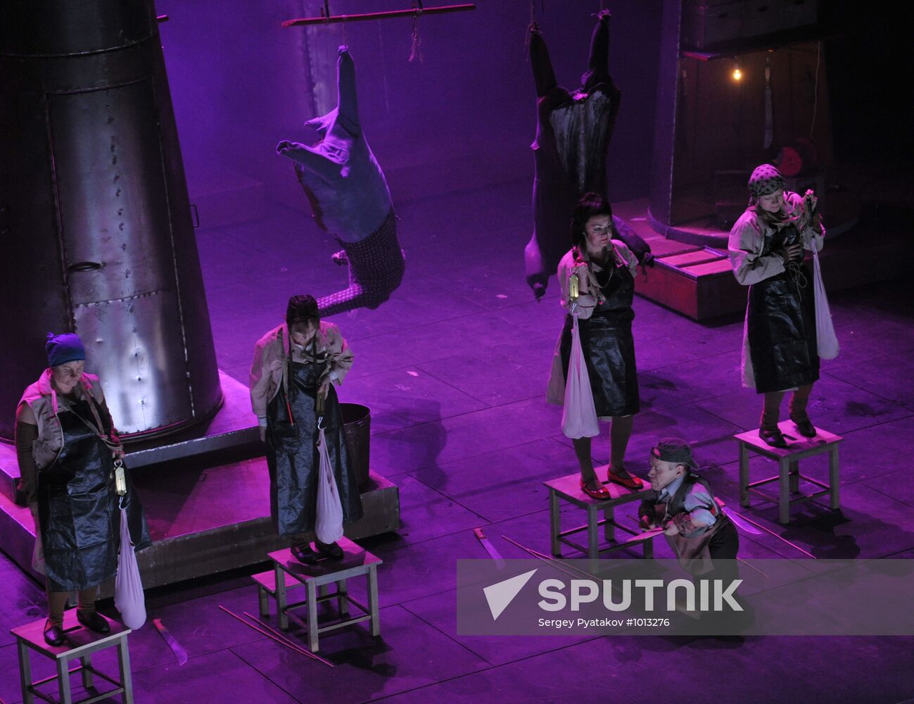 Media preview of play "Circo Аmbulante" at Theatre of Nations