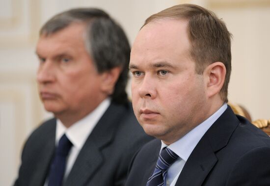 Vladimir Putin conducts Government Presidium meeting