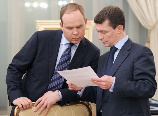 Vladimir Putin conducts Government Presidium meeting