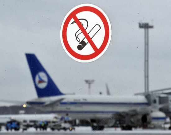 Snow removal from Domodedovo airport runway