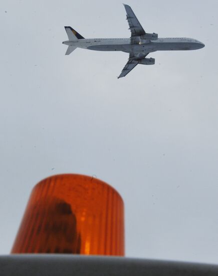 Snow removal from Domodedovo airport runway