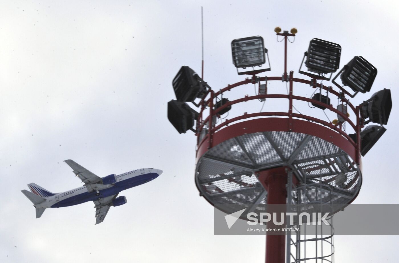 Snow removal from Domodedovo airport runway