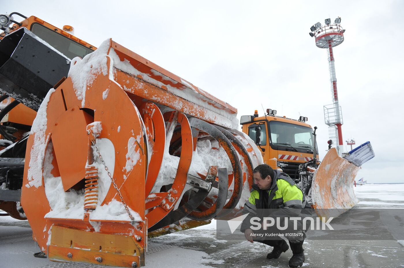 Snow removal from Domodedovo airport runway