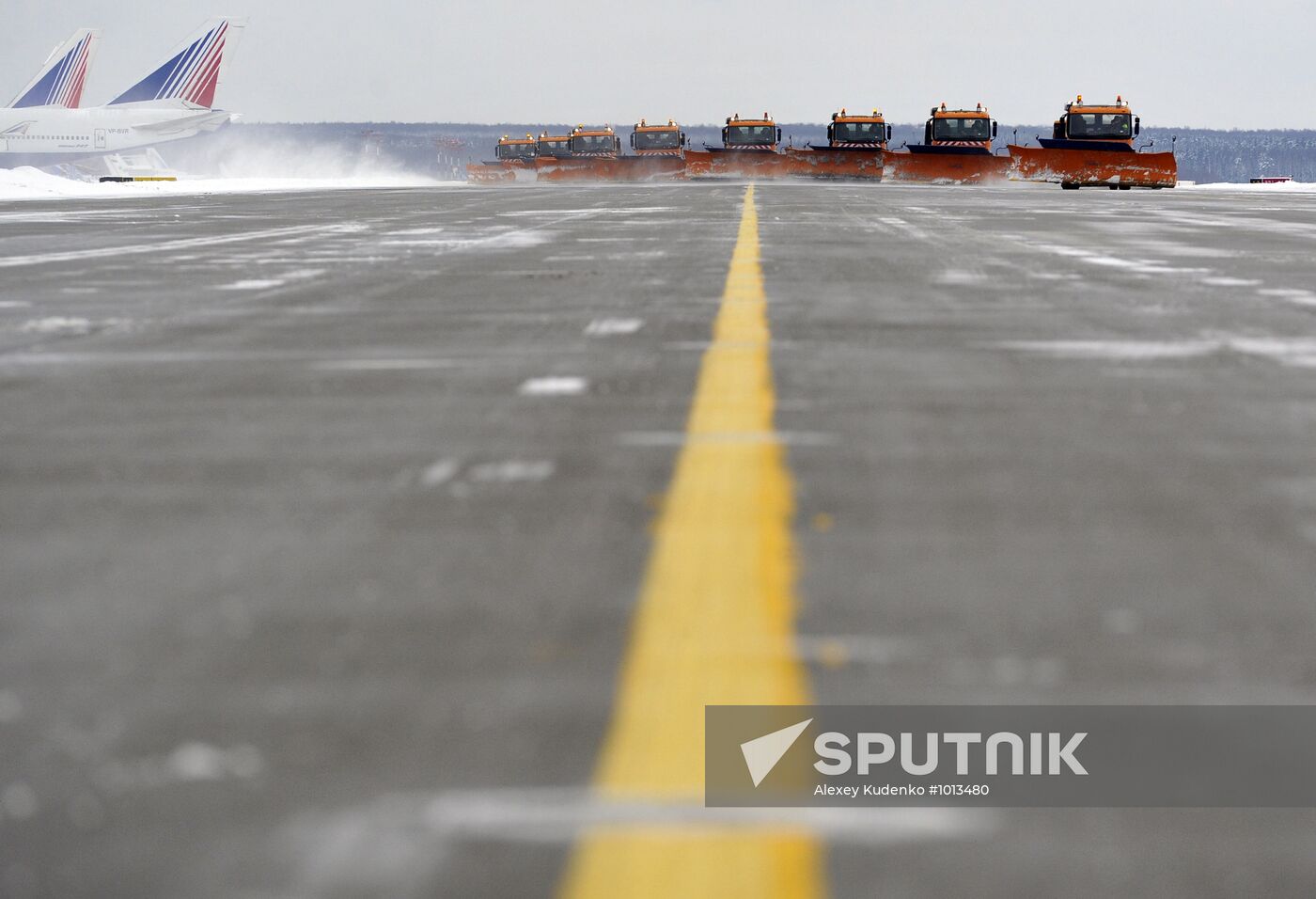 Snow removal from Domodedovo airport runway