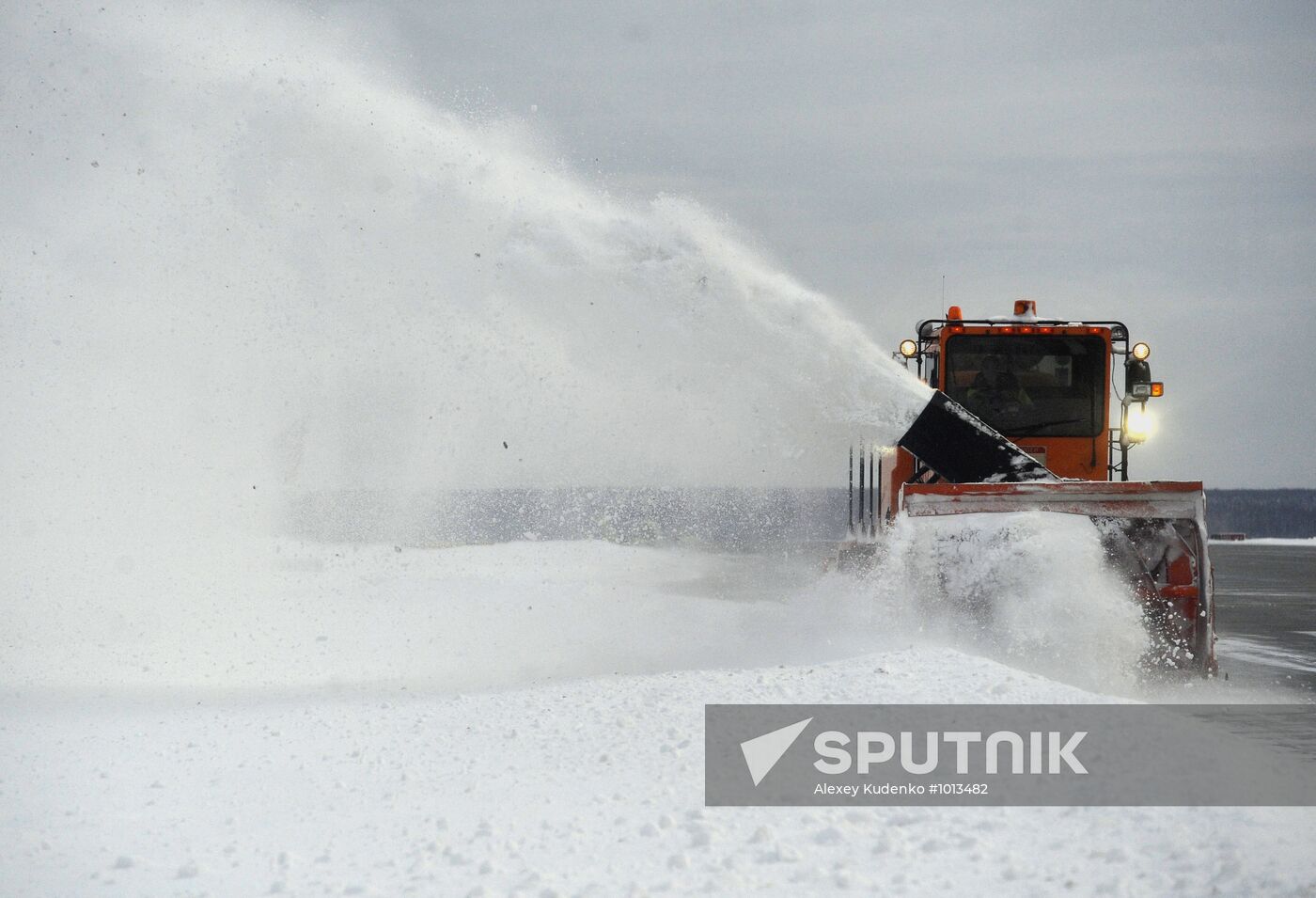 Snow removal from Domodedovo airport runway