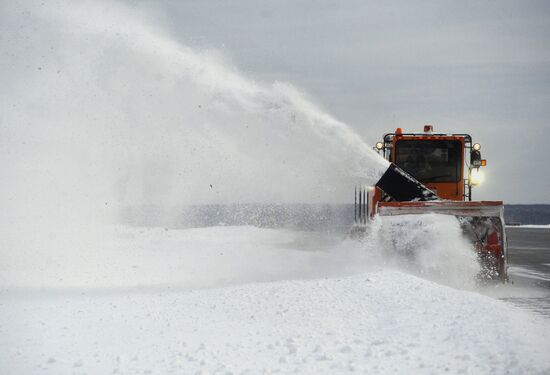 Snow removal from Domodedovo airport runway
