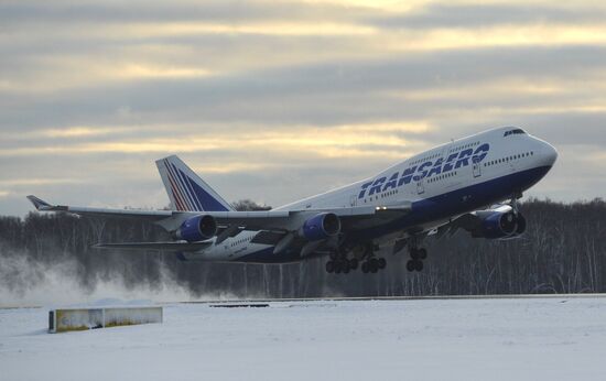 Snow removal from Domodedovo airport runway