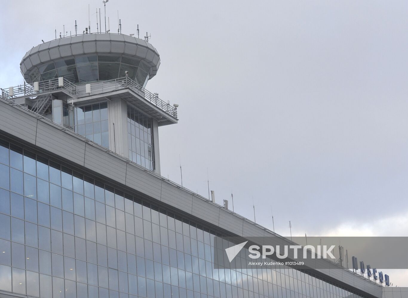 Snow removal from Domodedovo airport runway