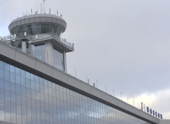 Snow removal from Domodedovo airport runway
