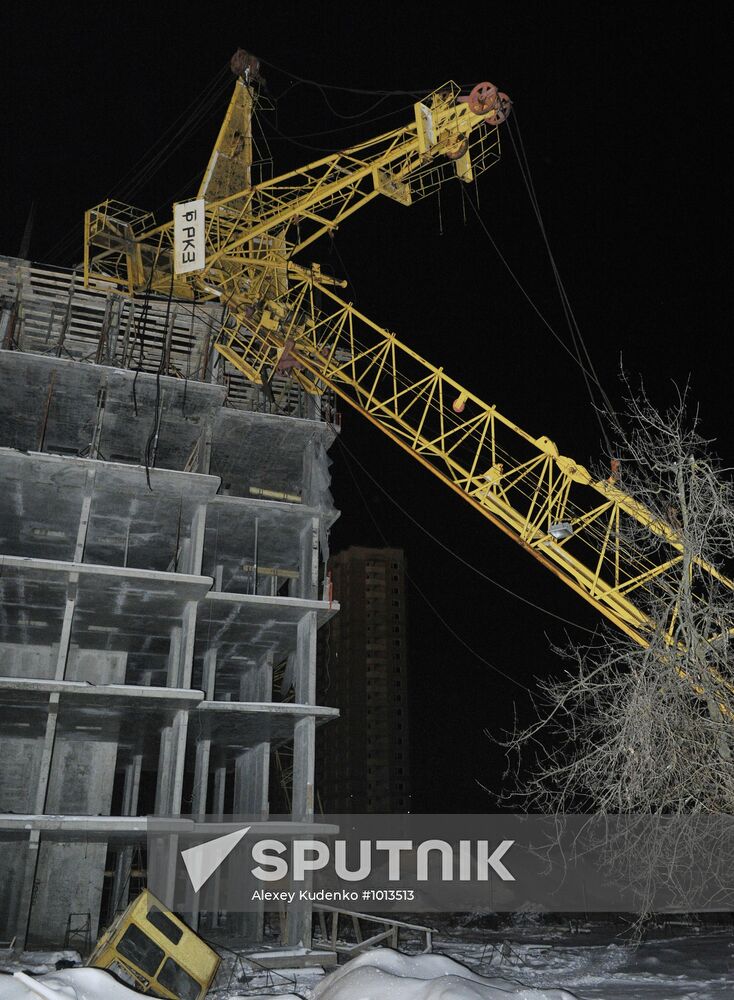 Two tower cranes collapse on construction site, Podolsk