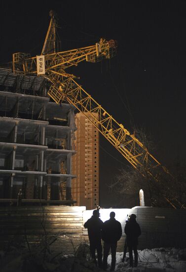 Two tower cranes collapse on construction site, Podolsk