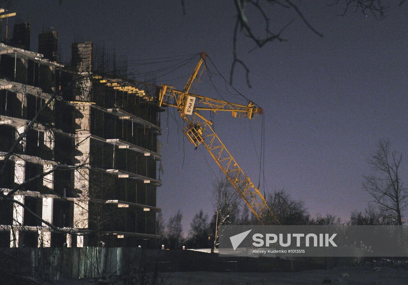 Two tower cranes collapse on construction site, Podolsk