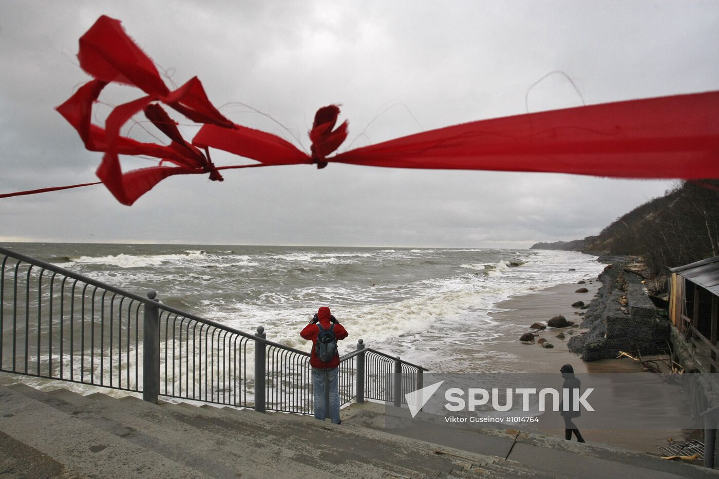 Storm hits Kaliningrad Region's coastal areas