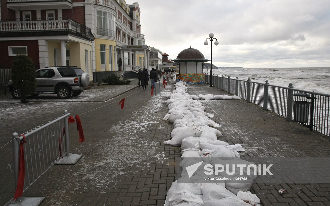 Storm hits Kaliningrad Region's coastal areas