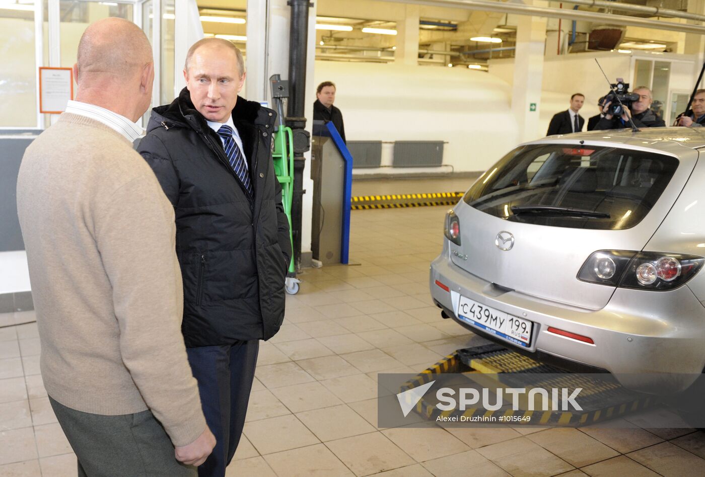Vladimir Putin visits one of motor vehicle inspection centers