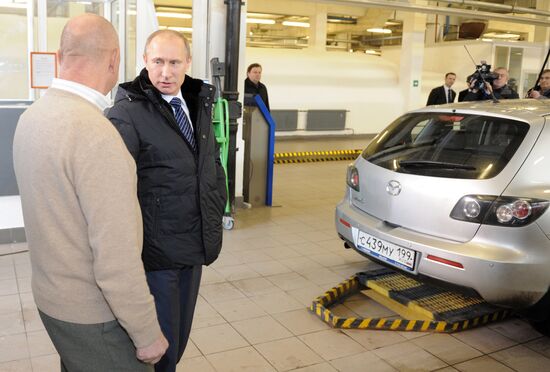 Vladimir Putin visits one of motor vehicle inspection centers