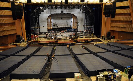 Preparation for Cirque du Soleil's Zarkana show premiere