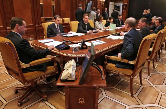 Dmitry Medvedev chairs meeting on economic issues