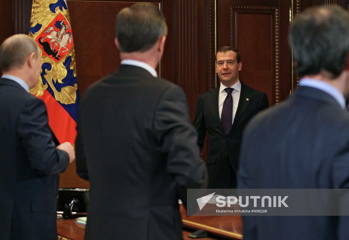Dmitry Medvedev chairs meeting on economic issues