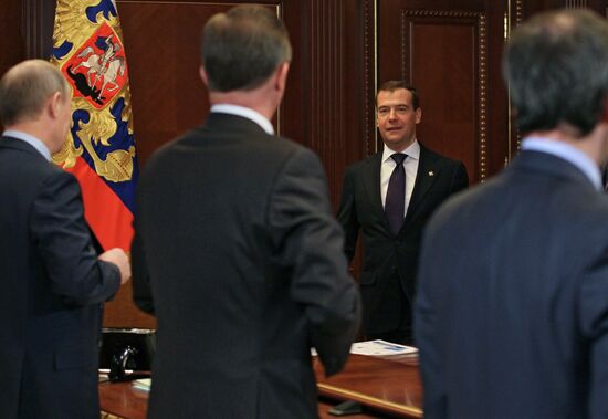 Dmitry Medvedev chairs meeting on economic issues
