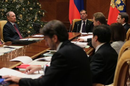 Dmitry Medvedev chairs meeting on economic issues