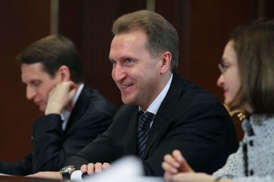 Dmitry Medvedev chairs meeting on economic issues