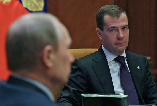 Dmitry Medvedev chairs meeting on economic issues