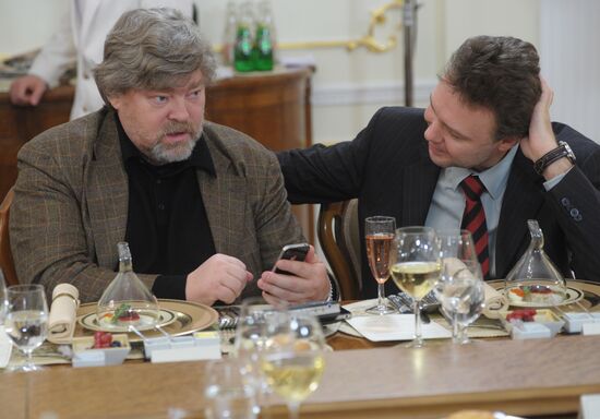 Vladimir Putin meets with mass media chief editors