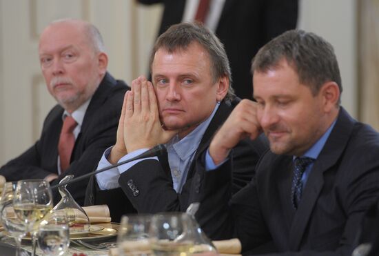 Vladimir Putin meets with mass media chief editors