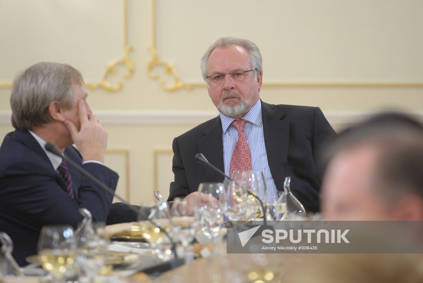 Vladimir Putin meets with mass media chief editors