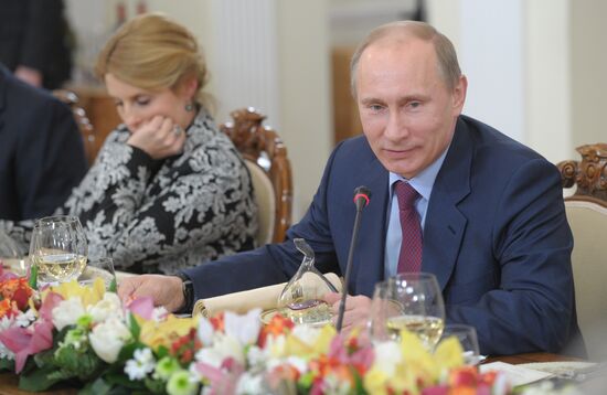 Vladimir Putin meets with mass media chief editors