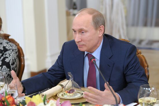 Vladimir Putin meets with mass media chief editors