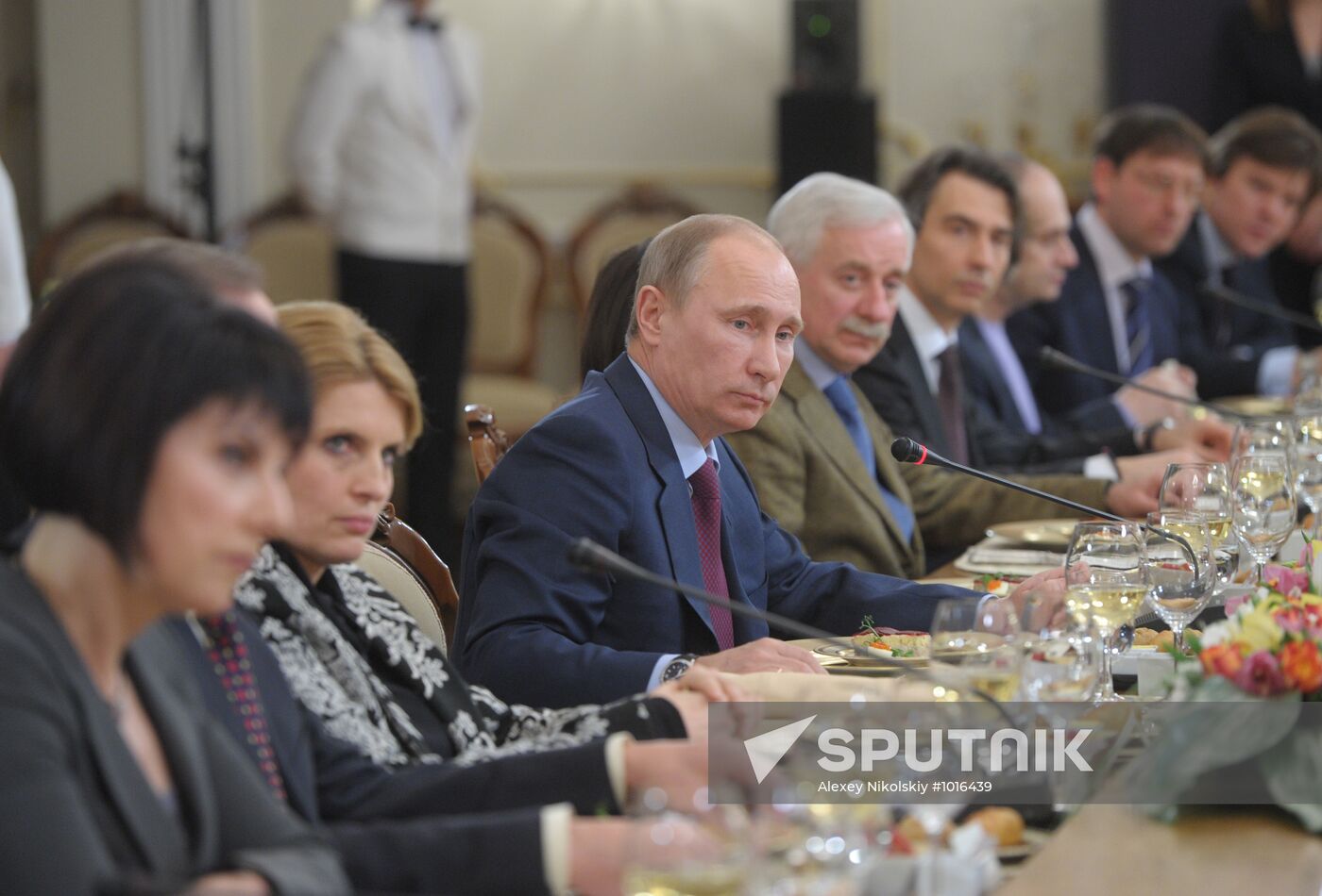 Vladimir Putin meets with mass media chief editors