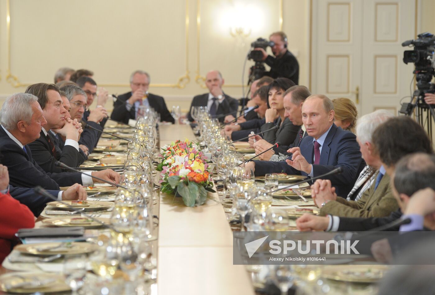 Vladimir Putin meets with mass media chief editors
