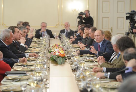 Vladimir Putin meets with mass media chief editors