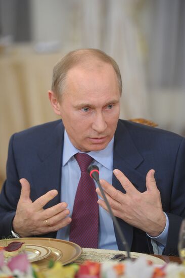 Vladimir Putin meets with mass media chief editors